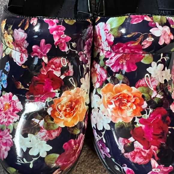 Floral Clogs - Picture 6 of 6